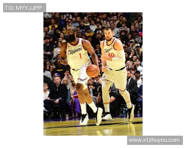 哈登与足球明星的跨界对话：篮球与足球的激情碰撞与友谊之旅