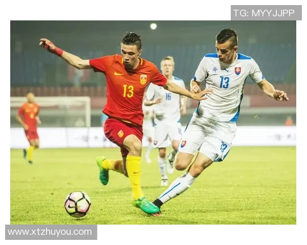 年轻帅气的足球明星们在赛场上的精彩瞬间与迷人风采展示